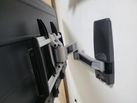 MARS - AOC 55吋電視使用
單臂式伸縮架
齊樂 W240-AR 
安裝於紅磚牆