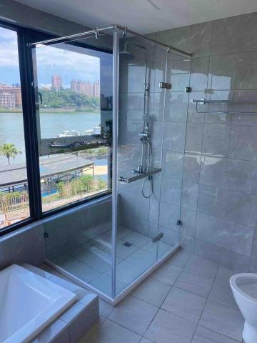 與玻璃為伍的男人 - 乾濕分離(L型.無框式內開門)