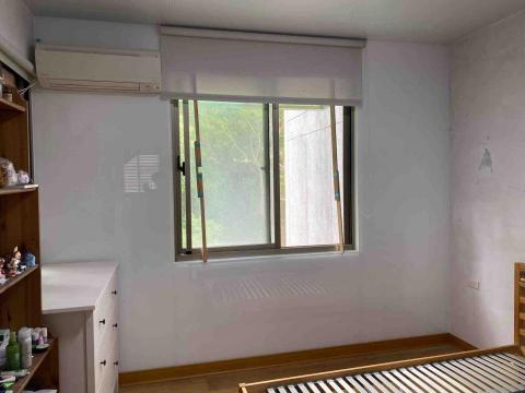 與玻璃為伍的男人 - 優白烤白漆烤漆玻璃