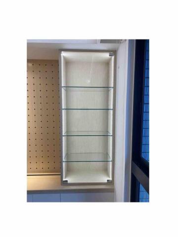 與玻璃為伍的男人 - 拍拍手玻璃展示櫃