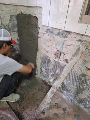 啟程泥作修繕工程 - 廚房牆面砌磚封口打底 施工中