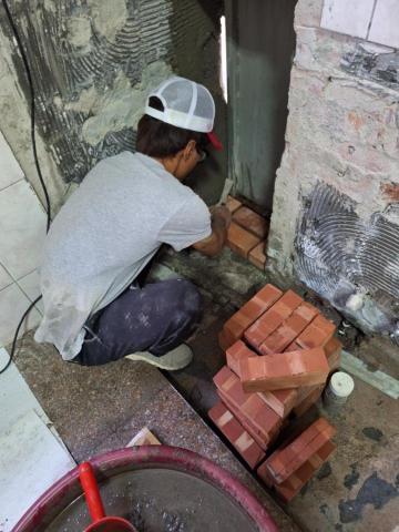 啟程泥作修繕工程 - 廚房牆面砌磚封口 施工中