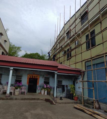 大吉鷹架工程行 - 高雄六龜區民房外牆鐵皮衣裝設