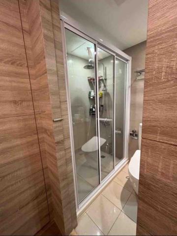 與玻璃為伍的男人 - 乾濕分離(有框式橫拉門)