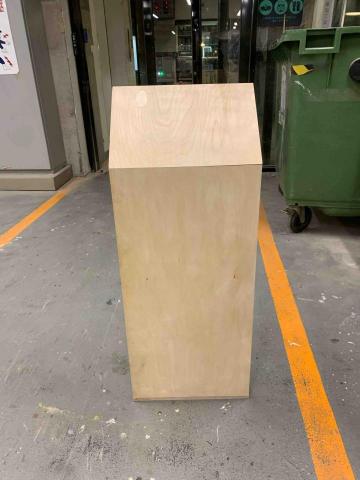 官尚嫻 - 客製化木製展示立牌