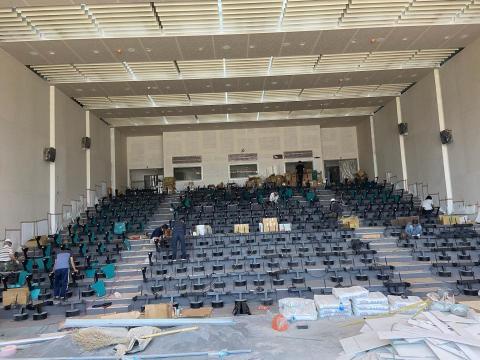 吳蘊哲 - 表演廳 鋁錐形天花 造型洞洞板隔間