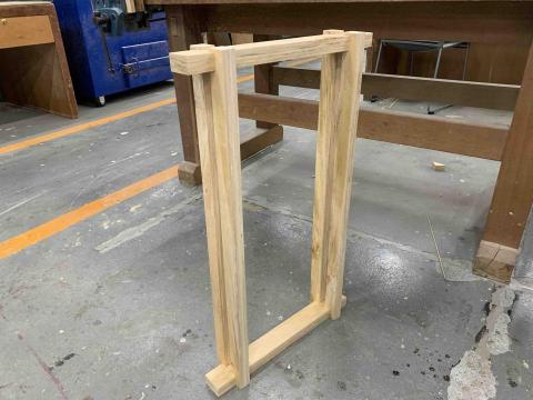 官尚嫻 - 卡榫木製展架