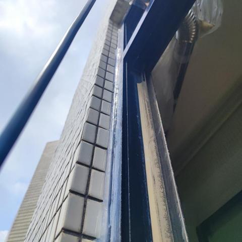 潘柏軒 - 窗框矽利康完成