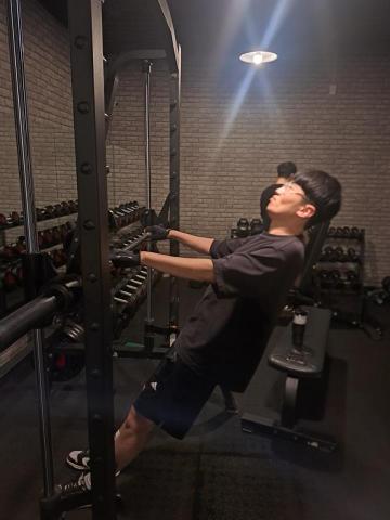 查克 - 反向划船訓練