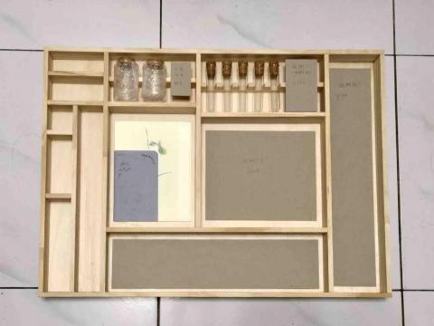 官尚嫻 - 客製化木製展架