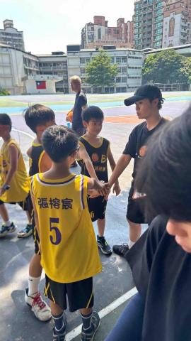 吳珮玲 - 籃球故事舉辦板橋區隊內賽