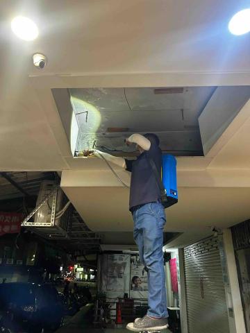 輝譽有限公司 - 白蟻施工