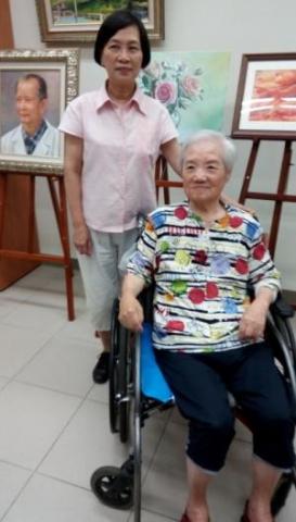 Wenling LIN - 103歲老奶奶由美國回台灣養老,居住在銀髮養生村,我陪伴照顧生活起居,大約照顧她4年3個月,奶奶是一位書畫家 Wenling LIN - 103歲老奶奶由美國回台灣養老,居住在銀髮養生村,我陪伴照顧生活起居,大約照顧她4年3個月,奶奶是一位書畫家