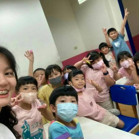 黏土童樂會、魔術個人工作室 - 黏土營隊