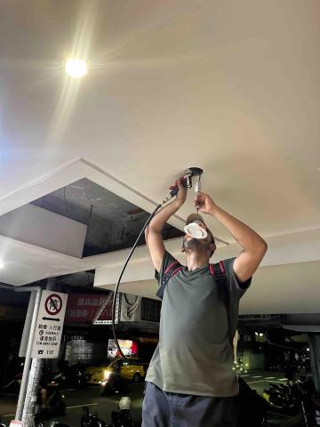 輝譽有限公司 - 白蟻施工