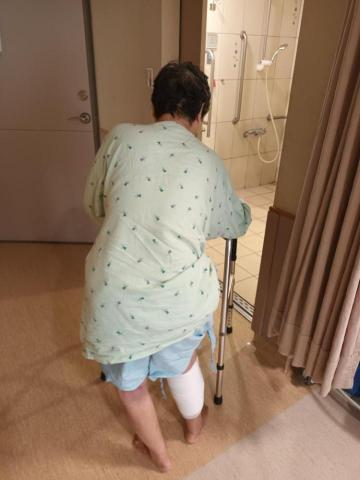 專業照服員雲乙 - 車禍清創手術