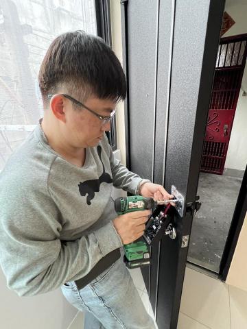 國城鎖匙印章開鎖換鎖汽車晶片遙控器 - 精準開孔 安裝迅速 附帶使用教學