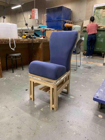 官尚嫻 - 客製化木製結合椅墊作品