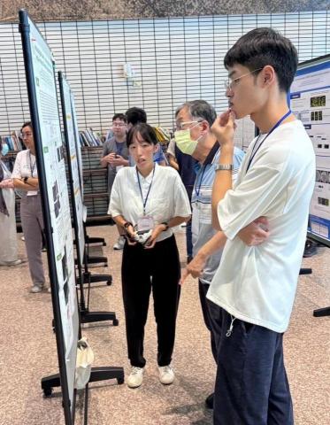 陳婕恩 - 參加研討會、壁報報告。