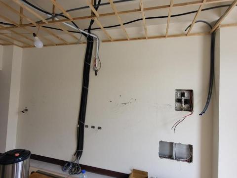 葉先生（廷衍音響重機生活館） - 音響系統配線（配合設計師放管拉線）