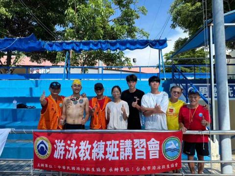 小哲才藝學院 - 游泳教練受訓