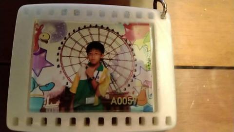 쎄민규 明宇 - 從小就有星夢，是那種想要看到全宇宙的星光那般的耀眼。這張照片也是打破男人耍可愛沒有極限。確實是我的性格，但是也是讓其他的專業領域的人看到，我把每個學習音樂，對於美學有興趣的人，都當成了與自己那一時段的交流，如果是滿滿的音樂證明大可不用，我就是接觸各種文化的音樂男孩。大約就是在這張照片之後，去了遊樂園玩以後，就一直以來對不專業卻始終喜愛的音樂，伴隨了我，才有現在喜愛著音樂的我。