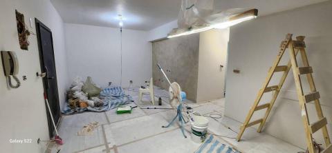 秝研油漆 防水工程 - 新竹市北區社區名稱：慶華綠晶 全室乳膠漆+跳色油漆+門框油漆（虹牌鄉居+I白+司曼特 燕麥黃+得利女裝灰）施工中