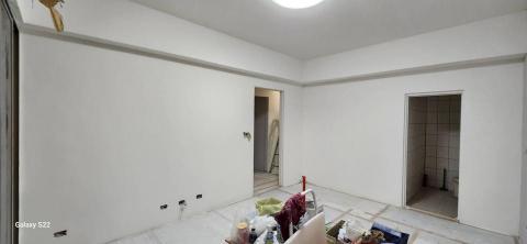 秝研油漆 防水工程 - 新竹市北區社區名稱：慶華綠晶 全室乳膠漆+跳色油漆+門框油漆（虹牌鄉居+I白+司曼特 燕麥黃+得利女裝灰）施工中