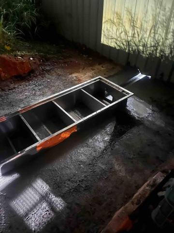 賴猿水電行維修 - 埋地型油水分離槽打除回填配管