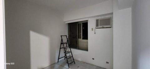 秝研油漆 防水工程 - 新竹市北區社區名稱：慶華綠晶 全室乳膠漆+跳色油漆+門框油漆（虹牌鄉居+I白+司曼特 燕麥黃+得利女裝灰）施工中