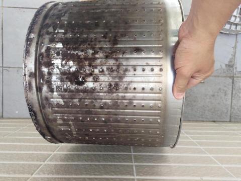 劉明賢 - 不鏽鋼內桶清洗前