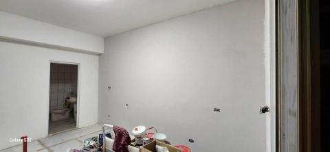 秝研油漆 防水工程 - 新竹市北區社區名稱：慶華綠晶 全室乳膠漆+跳色油漆+門框油漆（虹牌鄉居+I白+司曼特 燕麥黃+得利女裝灰）施工中