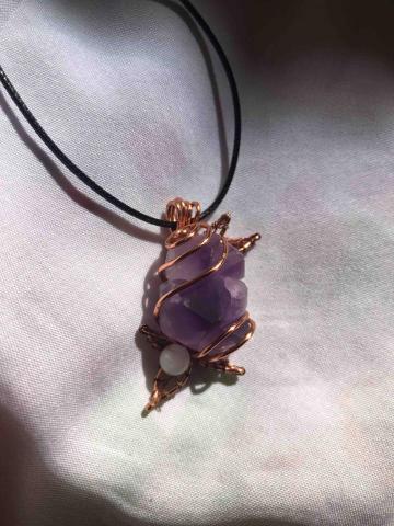 玉澗菓-銅線手作x晶礦 - 紫晶花+月光石珠