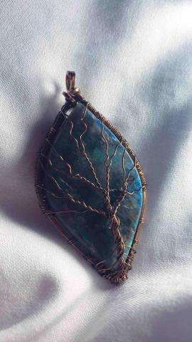 玉澗菓-銅線手作x晶礦 - 雙面設計-生命樹(背面)