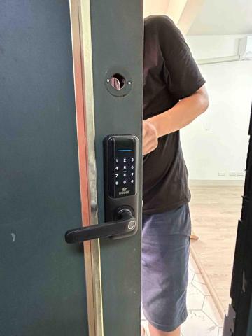 築峰門片安裝 - 安住五合一電子鎖 築峰門片安裝 - 安住五合一電子鎖