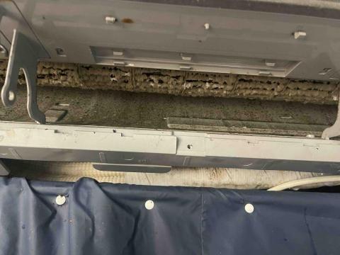 亮晶晶乾淨清潔團隊 -  冷氣施工前黴菌很多風骨超髒 亮晶晶乾淨清潔團隊 -  冷氣施工前黴菌很多風骨超髒