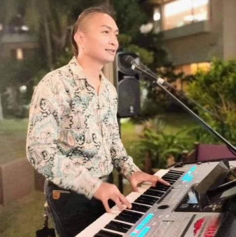 轉轉Run Bar.band - 吉他/主唱/彈唱鍵盤,南國知名樂手James  轉轉Run Bar.band - 吉他/主唱/彈唱鍵盤,南國知名樂手James