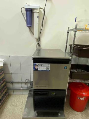 鈺富冷凍餐飲設備行 - 企鵝牌製冰機KM-40C