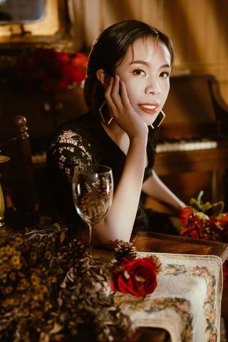 中英日主持人 楊易安 - 沙龍照