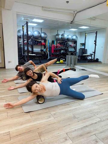 Emma 雅玲兒 | 減重呼吸治療師 | 飲食諮詢 -  滾筒舒壓、筋膜放鬆