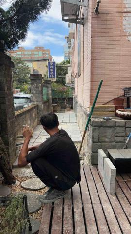 姚承少 - 鄰家抑草行道磚鋪設施作