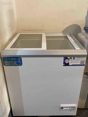 鈺富冷凍餐飲設備行 - 瑞興玻璃對拉冰櫃2.5尺