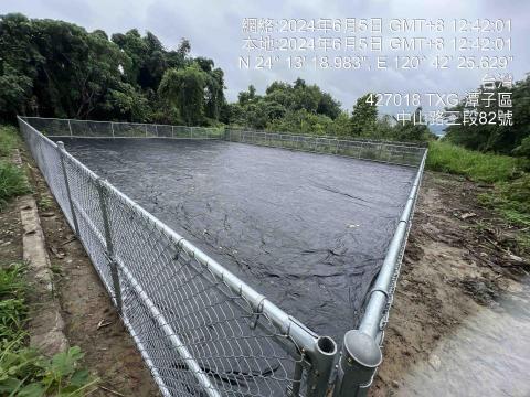 極成工程行 - 設置圍籬，鋪設抑草蓆，抑制雜草滋生兼具果樹種植