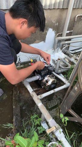 建凱工業冷凍空調 - 頂樓水塔恆壓馬達更換維修。