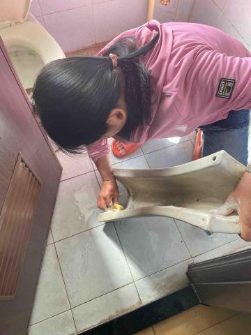 淨界清潔 - 洗手台下方的陶瓷是很容易忽略的地方，照樣給它拆洗