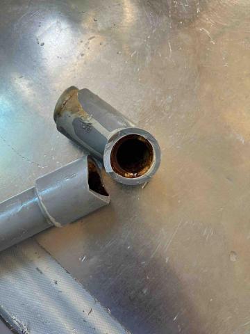 金好水電工程行 - 水管被地震搖斷裂