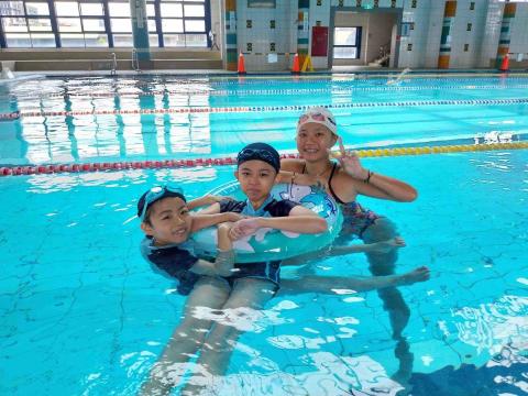 可可 - 姐姐從怕水到會自仰蛙、妹妹已學會自仰