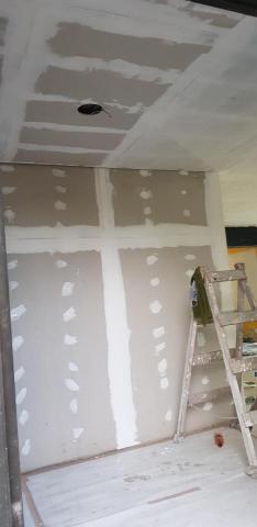 大有油漆 - 天花板，壁面，因早期泥做工法粗糙，以矽酸鈣板封上，再進行油漆全面施作，猶如全新平坦如新。