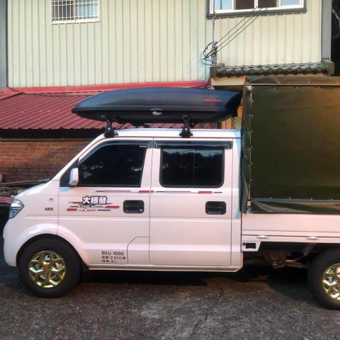 提供運送機車服務的專家趕羚羊雞排