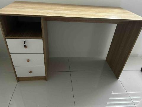 星晨生活家事行 - 淘寶 小書桌安裝